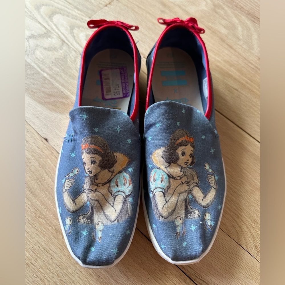 Toms Disney Slip-On Shoes with Snow White Design